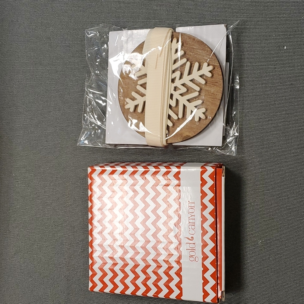 Snowflake Magnatie from Gold Canyon‎